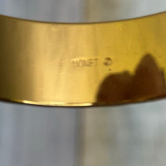 Monet Bangle Bracelet Wide Chunky Etched Gold Metal Vintage 80s Retro Signed - Picture 4 of 10